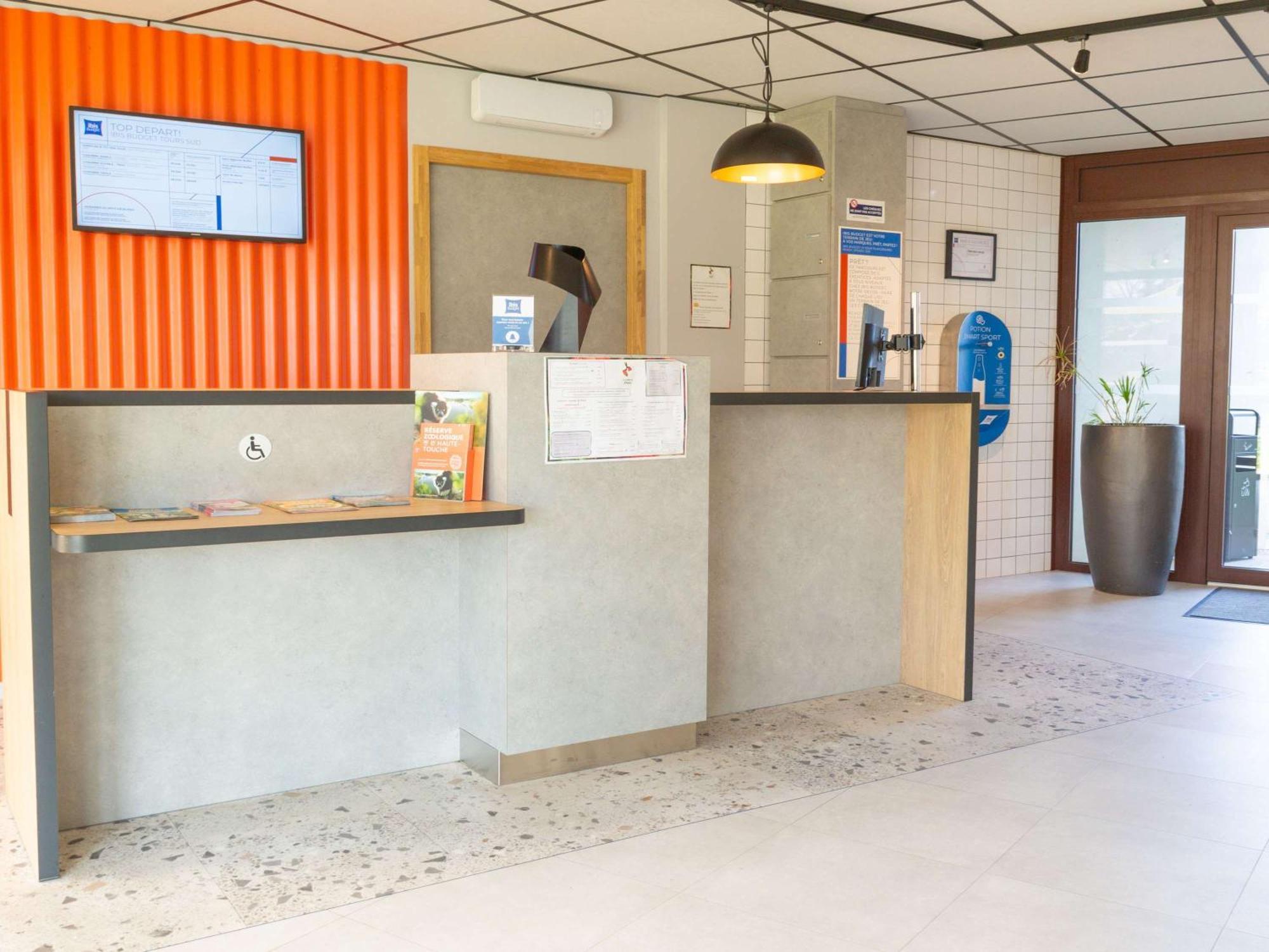 Ibis Budget Tours Sud Hotel 3*